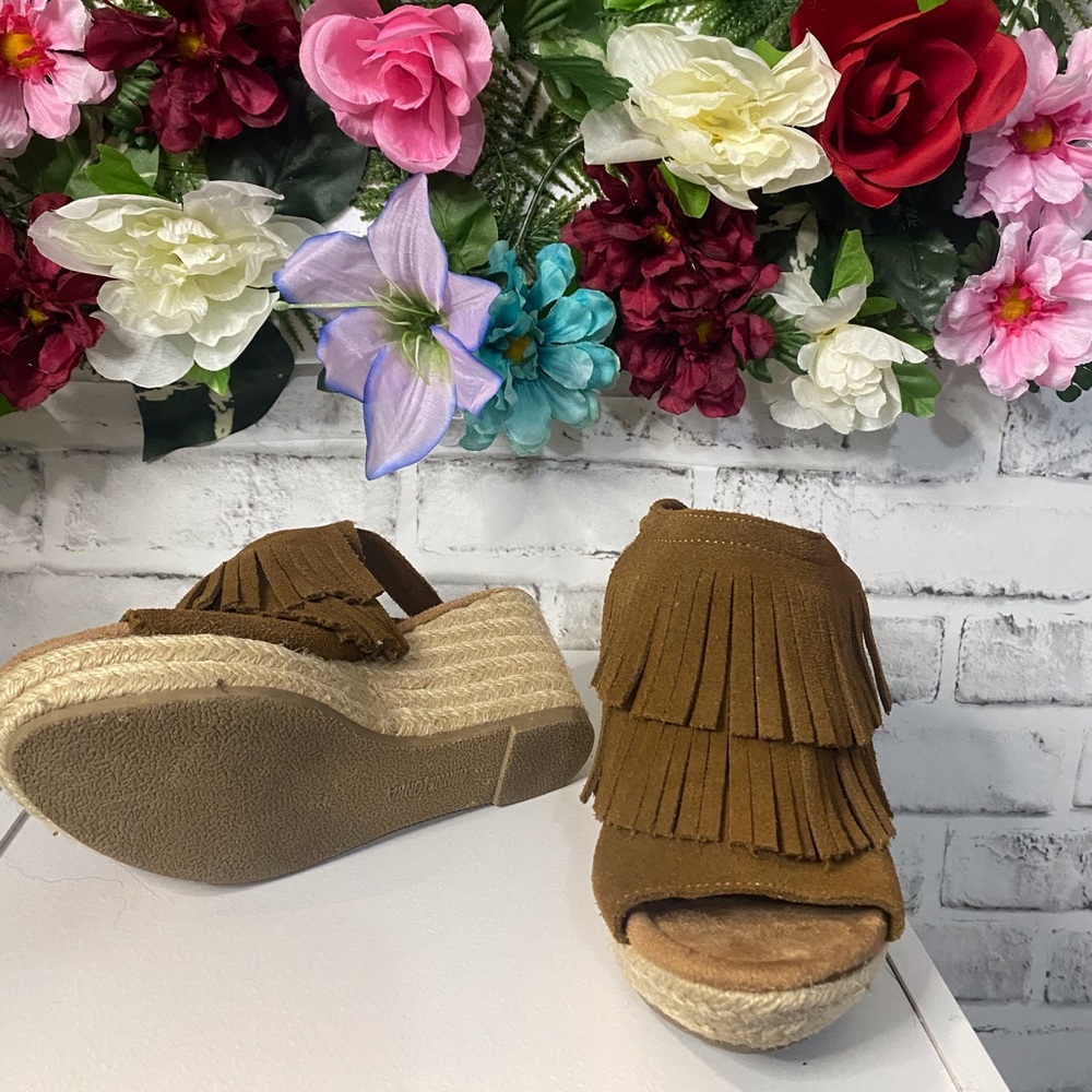 Minnetonka fringe suede wedge women size 7
